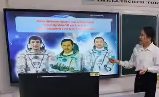 12 сәуір - Ғарышкерлер күні!